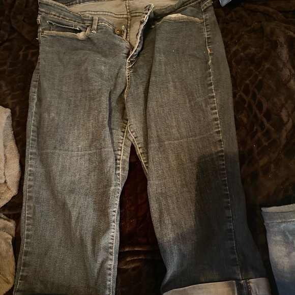 Capris - Picture 3 of 4